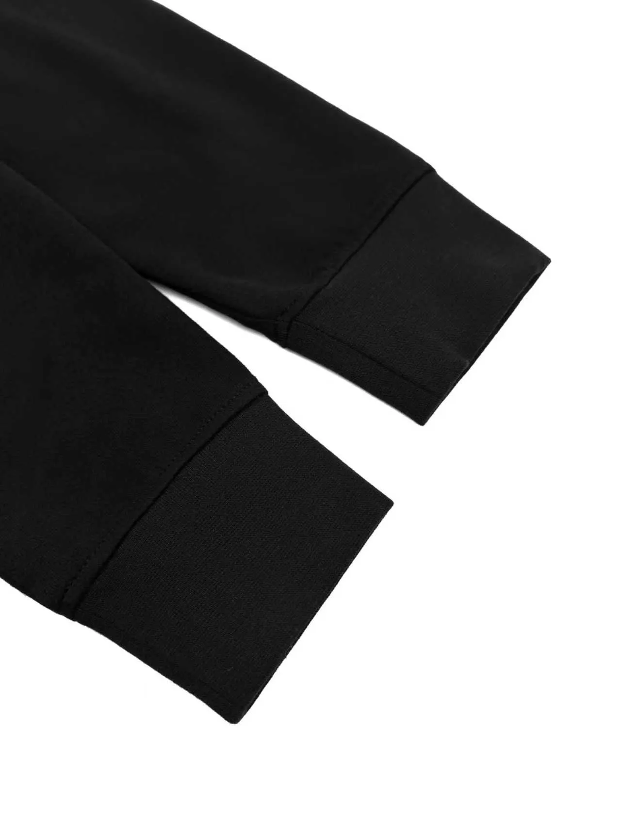 P350 Ralph Lauren gold embroidered half turtleneck sweatshirt, custom-made elegant fine cotton velvet material, soft and silky, comfortable and skin-friendly, with a pure black tone as the base color, plaid twill trim on the neckline, carrying the elegance and retro of British style, exquisite golden pony logo embellishment, self-focus, full of recognition, simple and smooth lines outline the overall outline, half-zip design is sublimated, casual but not out of style, in the name of design Create a new fashionable realm for sweatshirts. Process 1: Adopt imported machine embroidery technology. Use advanced computer control systems and precision mechanical components to realize pony mark embroidery operations with high precision and smooth and delicate lines. Process 2: The fabrics are washed and have a better hand feel. Not easy to deform, not easy to shrink, not easy to fade, and maintain long-term beauty. Accessories: Customized 1:1 Ralph Lauren zipper. Customized 1:1 Ralph Lauren trademark. Version: Fitted version. Size: S M L XL model number: BB756